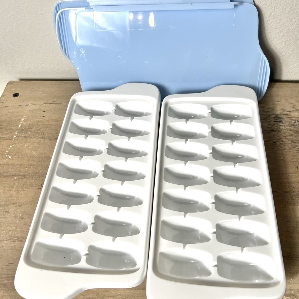 OXO GOOD GRIPS Covered Ice‎ Cube Trays 2 Pack No Spill Blue Lids Excellent Cond,